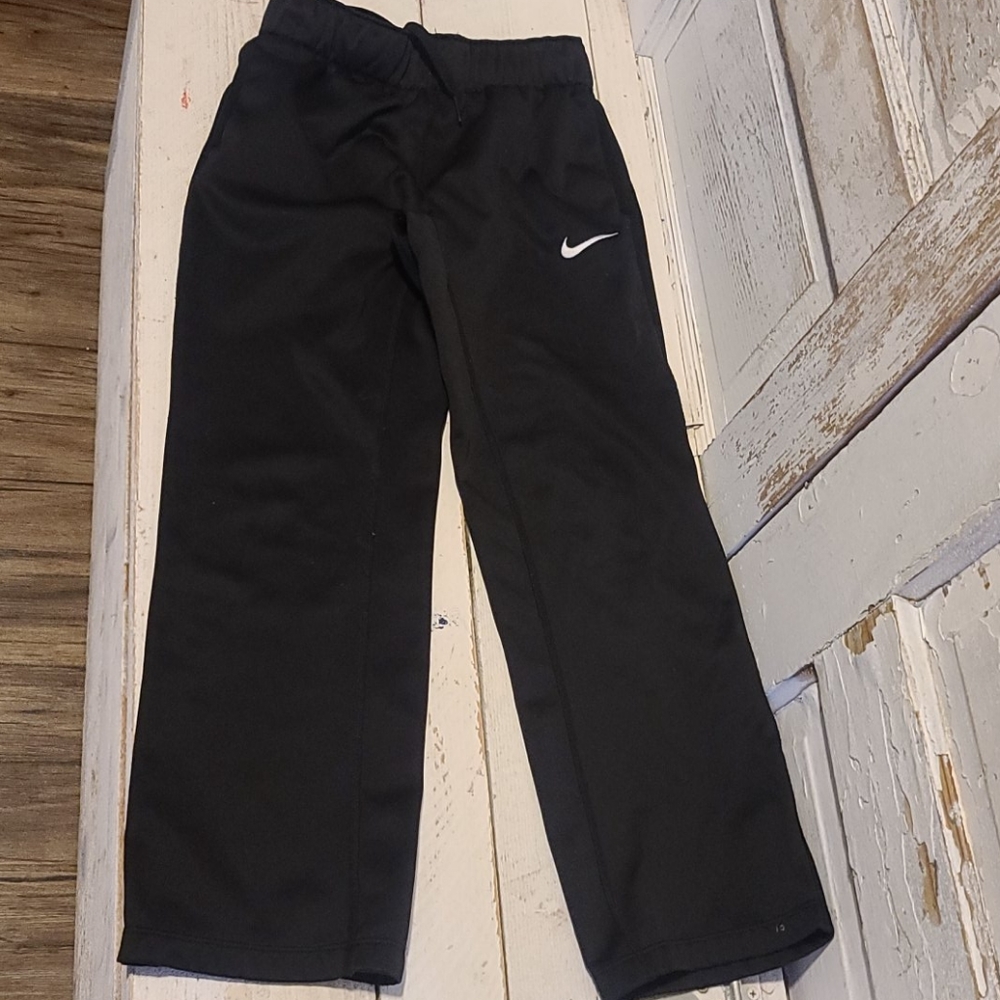 Nike drifit fleece girls size small 6/7 pants